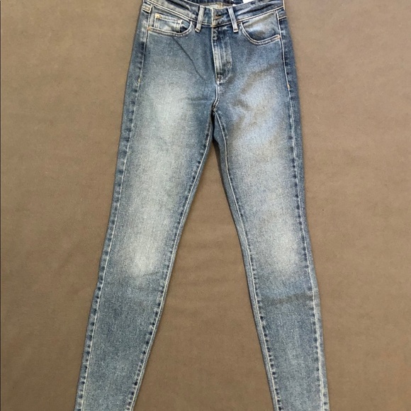 Guess Skinny Jeans - Picture 3 of 3